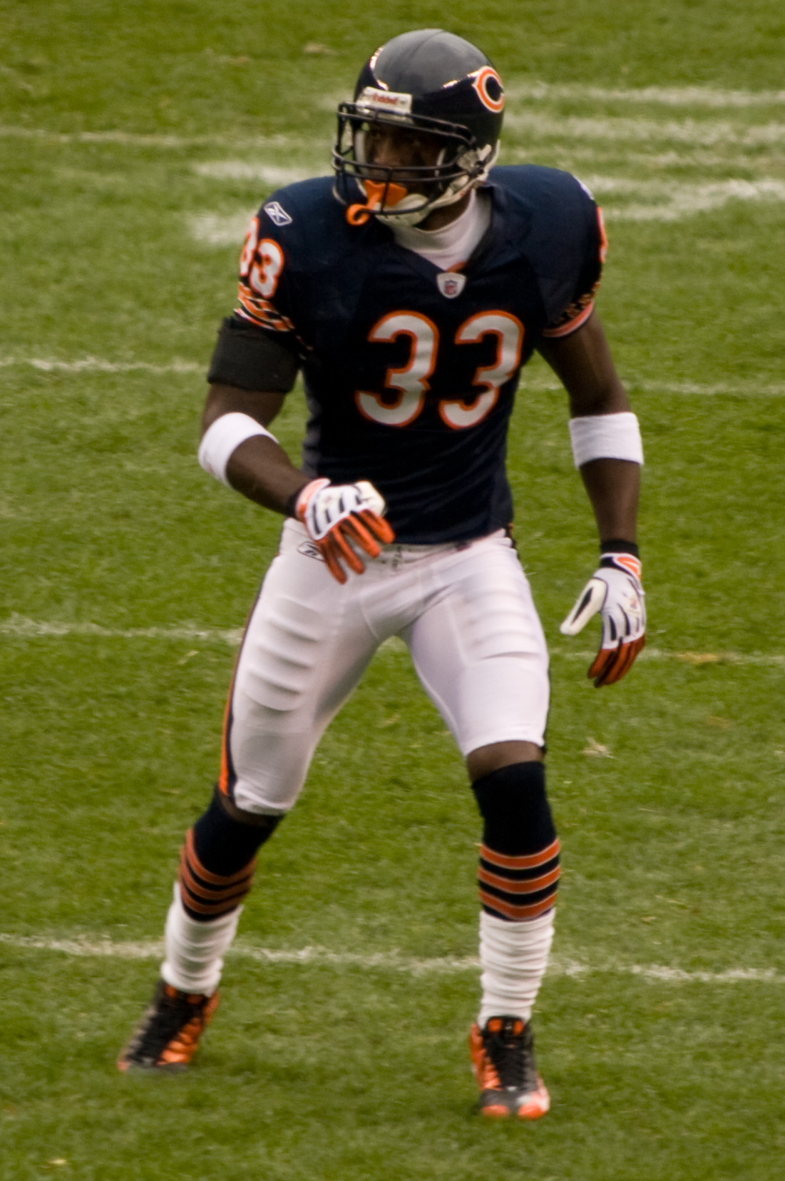 Former Chicago Bears cornerback Charles Tillman throws out a